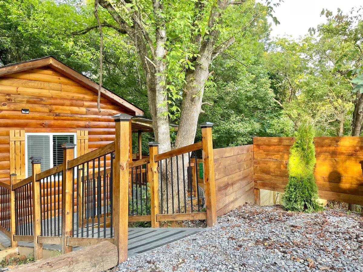New Tiny Cabin Hot Tub Firepit Fenced Yard Sevierville Exterior foto