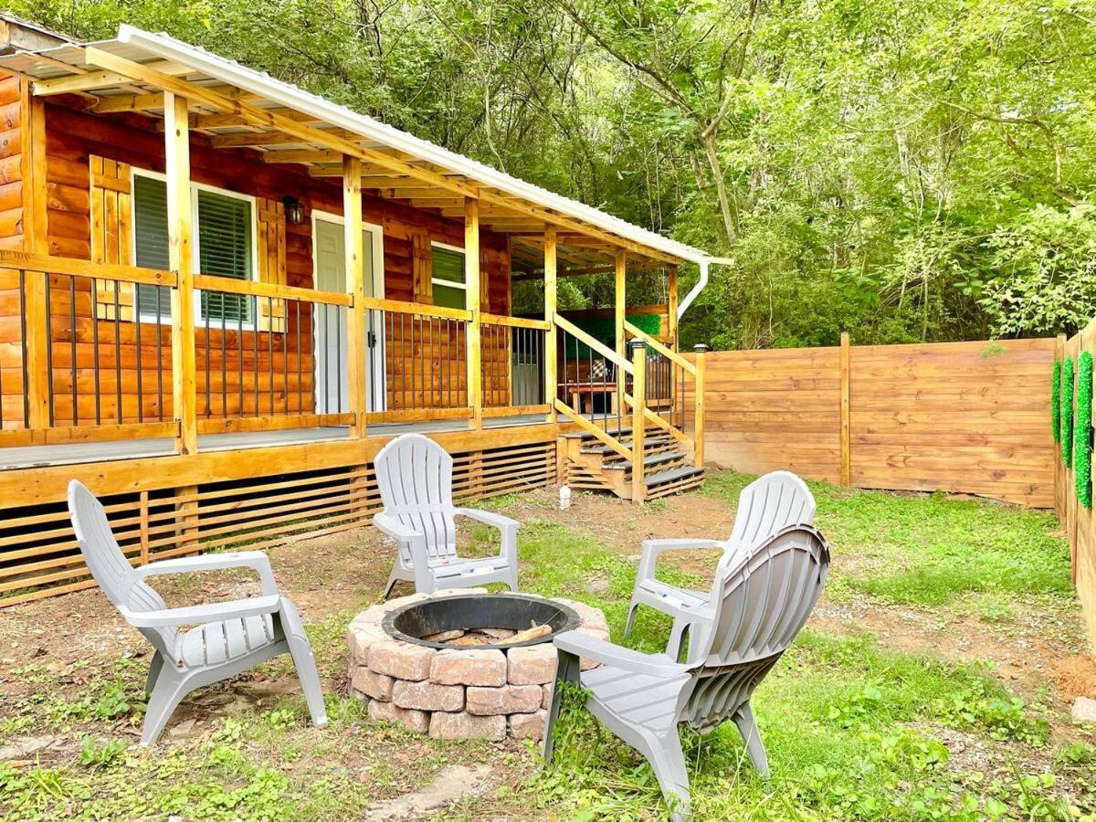 New Tiny Cabin Hot Tub Firepit Fenced Yard Sevierville Exterior foto